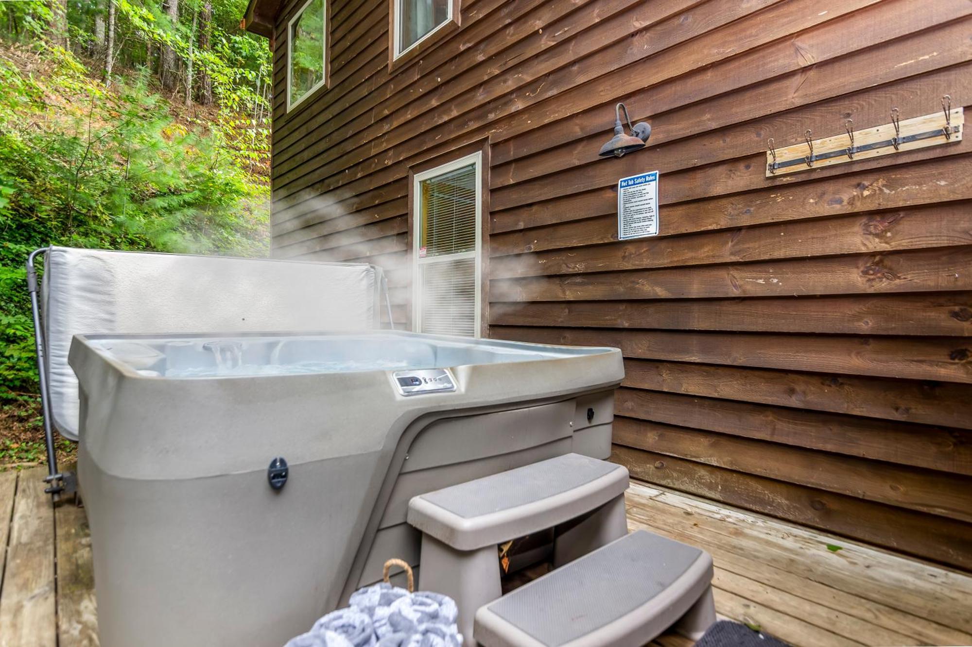 Amazing Creek View Cabin W/ Hot Tub, Firepit & Pool Table Ellijay Luaran gambar
